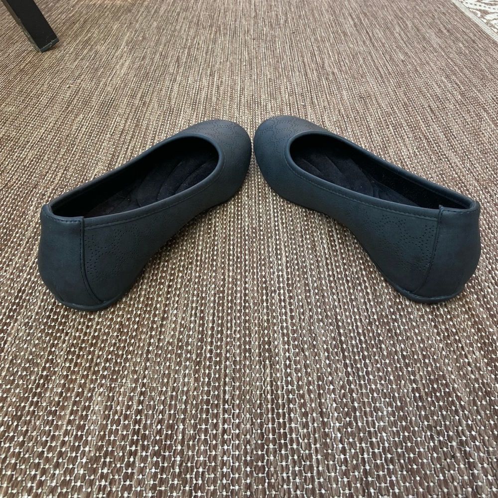 Easy Street Black Flats - Picture 5 of 8